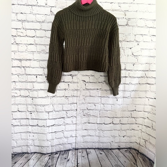 Aeropostale Sweaters - AEROPOSTALE. Green turtle neck sweater. Size S
